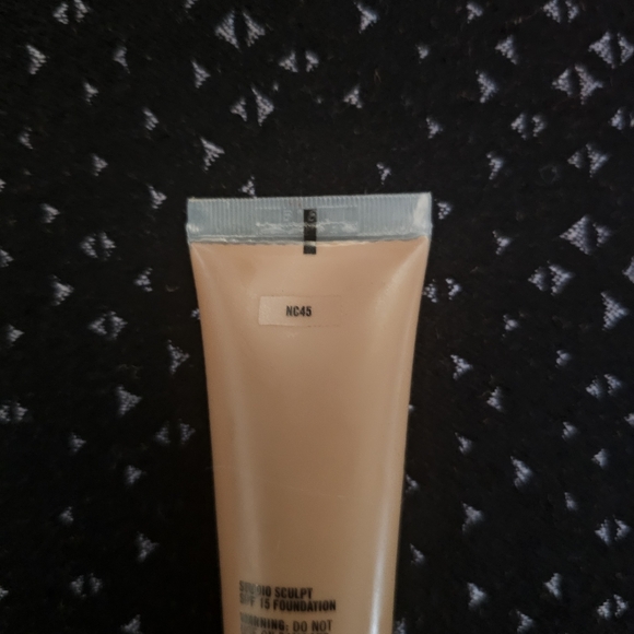 MAC Cosmetics Studio Sculpt Foundation - NC45 - Picture 3 of 3